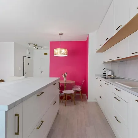 Lam Pink - Jacuzzi - Ac - Ps4 * Bratislava